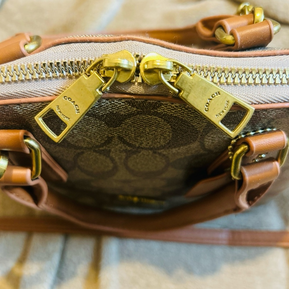 Coach Bag - Picture 2 of 6